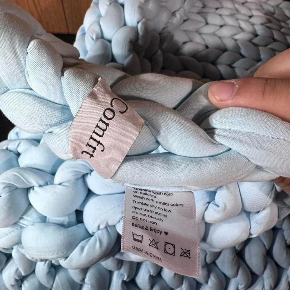 Comfrt‎ Weighted 20 lbs Light blue chunky knit throw blanket